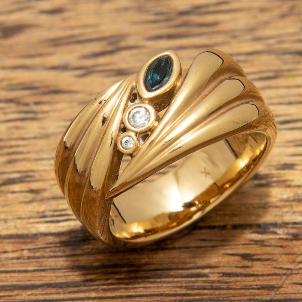 Gold Ring with Diamonds and Sapphire