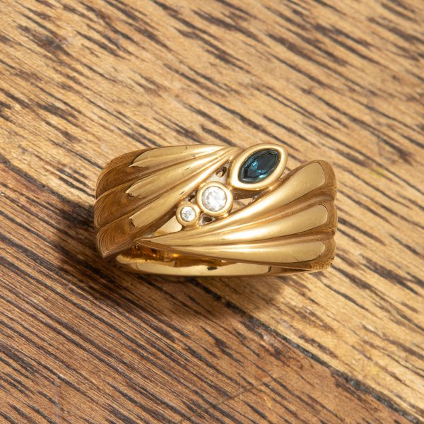 Gold Ring with Diamonds and Sapphire